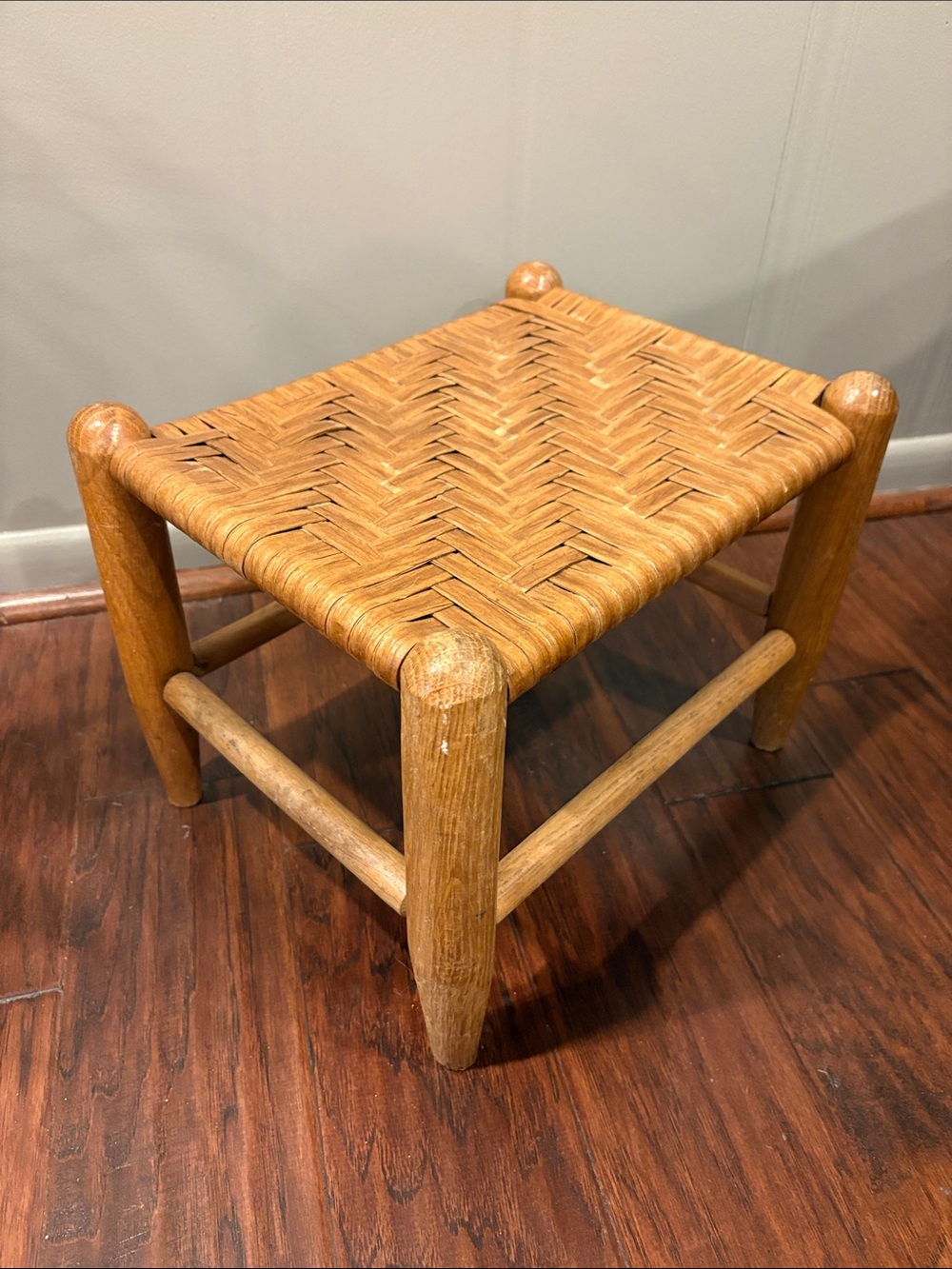 VTG Rustic Wood Footstool w/ Hand Woven Seat Primitive Shaker Style Small Bench - Picture 3 of 6